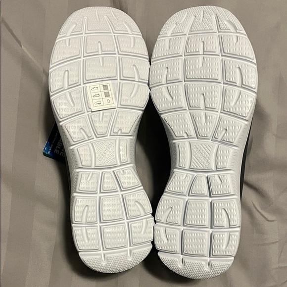 Skechers Woman’s Slip-On Shoes - Picture 5 of 7